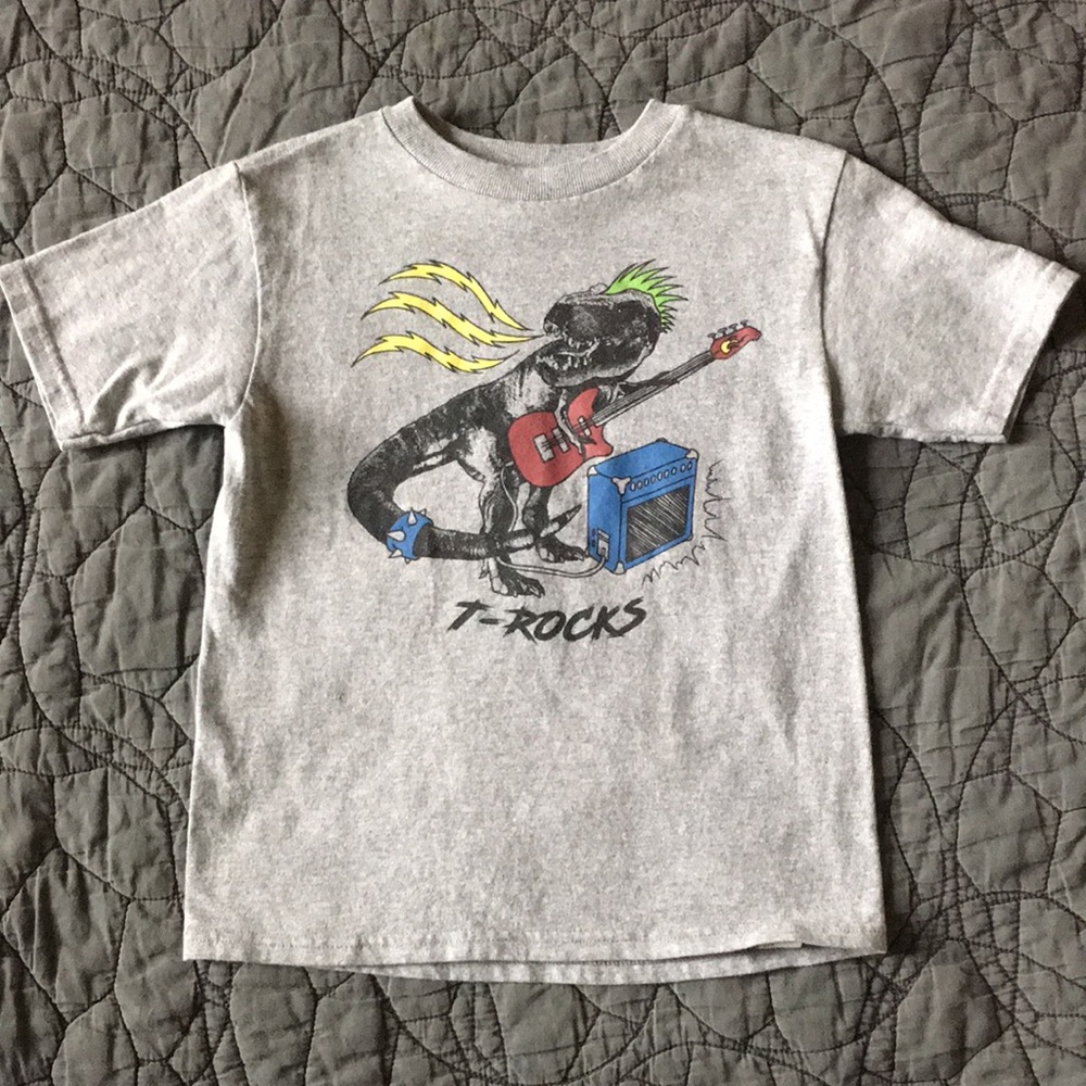 JEM T-Rocks T-Shirt size 5Y